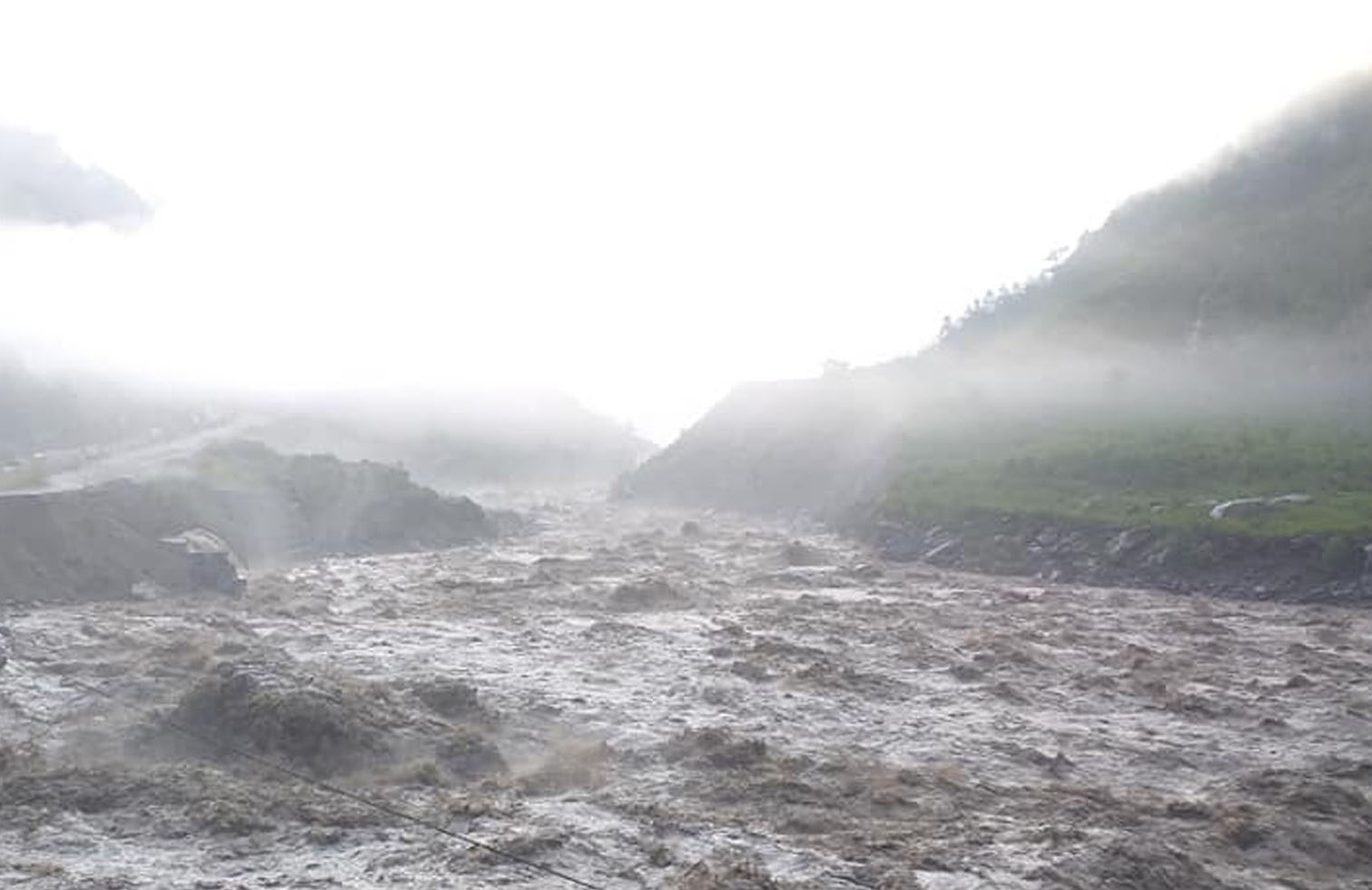 Himachal Pradesh: Public utilities disrupted amid heavy rains; 261 roads blocked, 797 water schemes hit